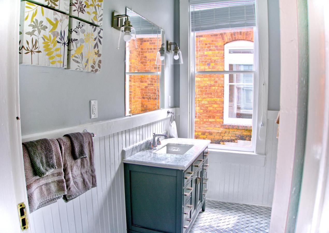 2 Bedroom Newly Renovated Townhome In Historic Саванна Экстерьер фото